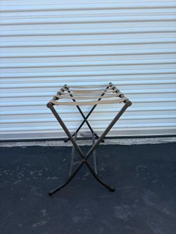 Winsome Tavin metal luggage rack features an antique bronze finish and five thick nylon straps