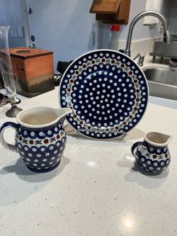 Authentic Polish Pottery 3-Piece Set (Plate & 2 Pitchers) + Free Stand