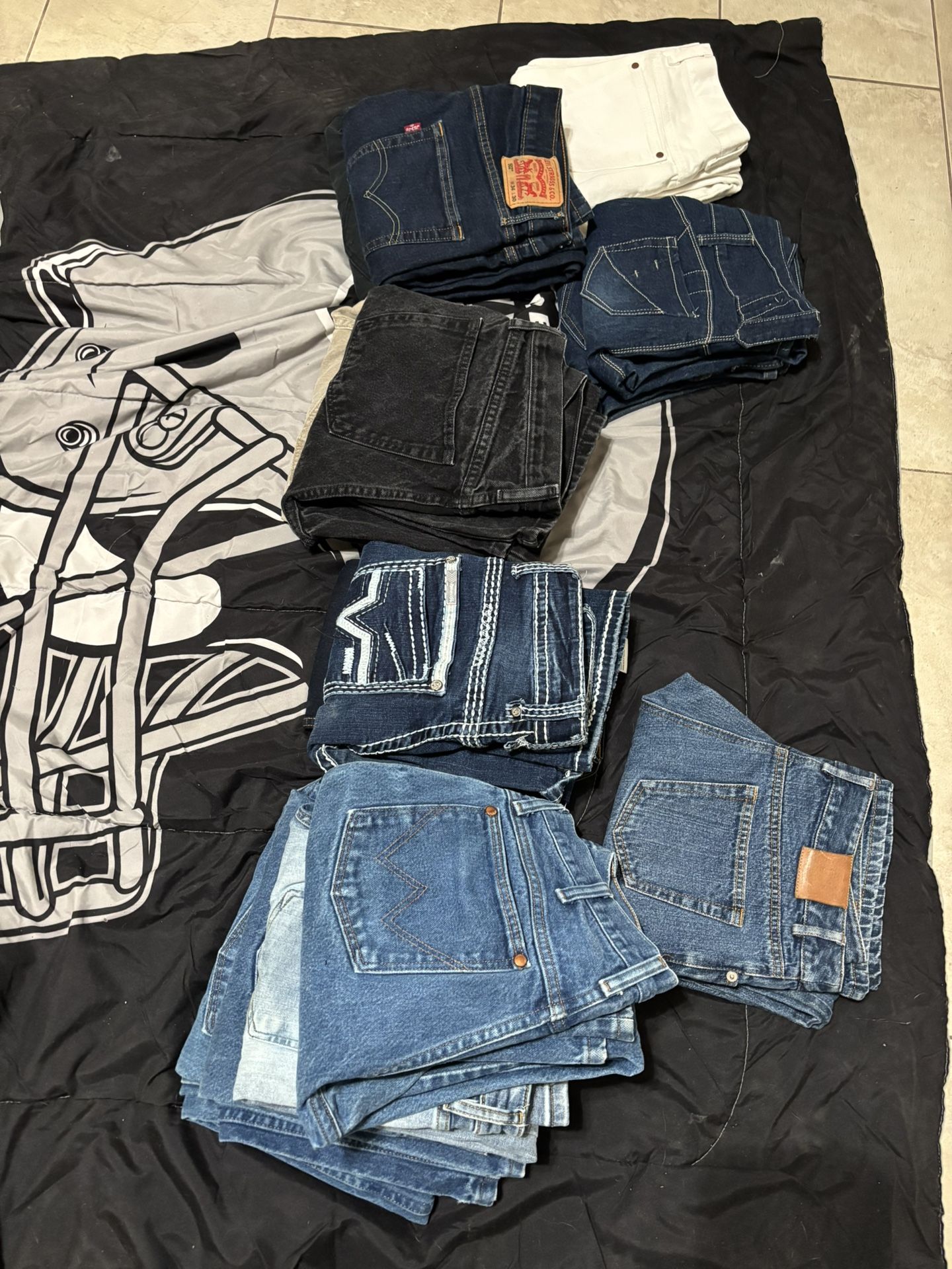 Levi’s And Wrangler Jeans 25$