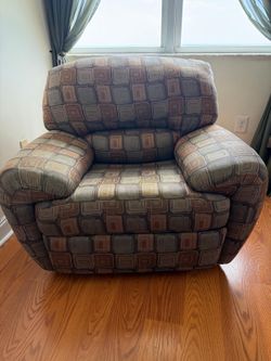 Oversized Reclining Chair – Very Comfortable – Excellent Condition