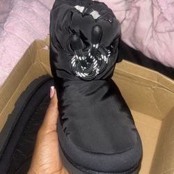 Uggs Size 4
