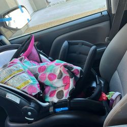 Baby sit for carrying and base for car seat 
