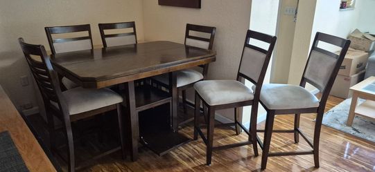 Dining table and 6 chairs