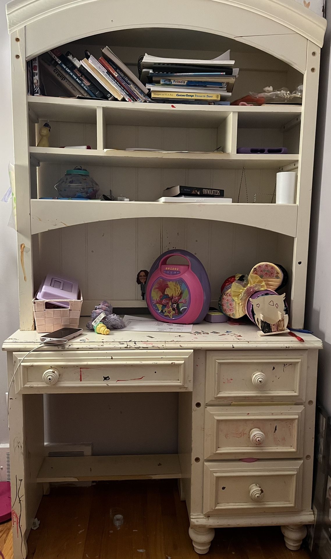 Desk/bookshelf