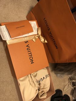 Ladies Brand New FrontRow Louis Vuitton for Sale in Troy, MI - OfferUp