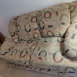 Love seat NO Delivery NE Philly 19152 cash only Pick up no counter offers