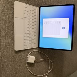 iPad Pro 2022 With Magic Keyboard 