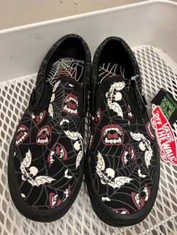VANS Halloween Glow in the Dark Classic Slip on Shoes Women Size 6 Halloween Vampire Black