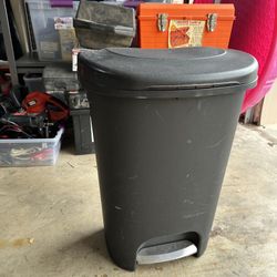 Sterilite Garbage Can