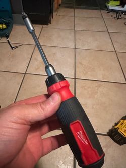 Ratcheting screwdriver