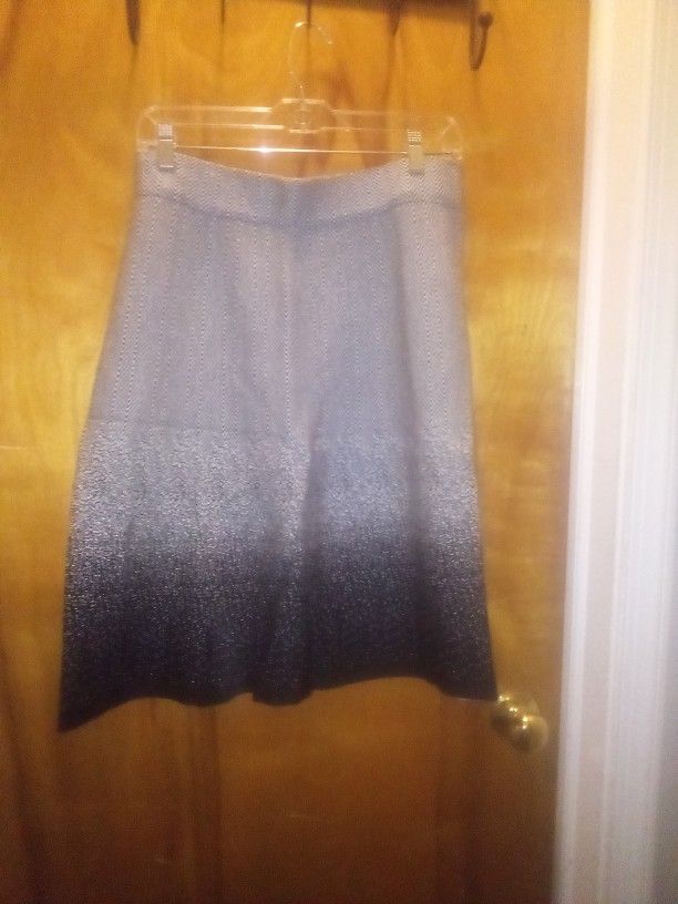Beautiful Ladies Size Medium Skirt