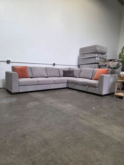 MOTHER'S DAY SALE-3pc Sectional with storage/bed-Free Delivery‼️