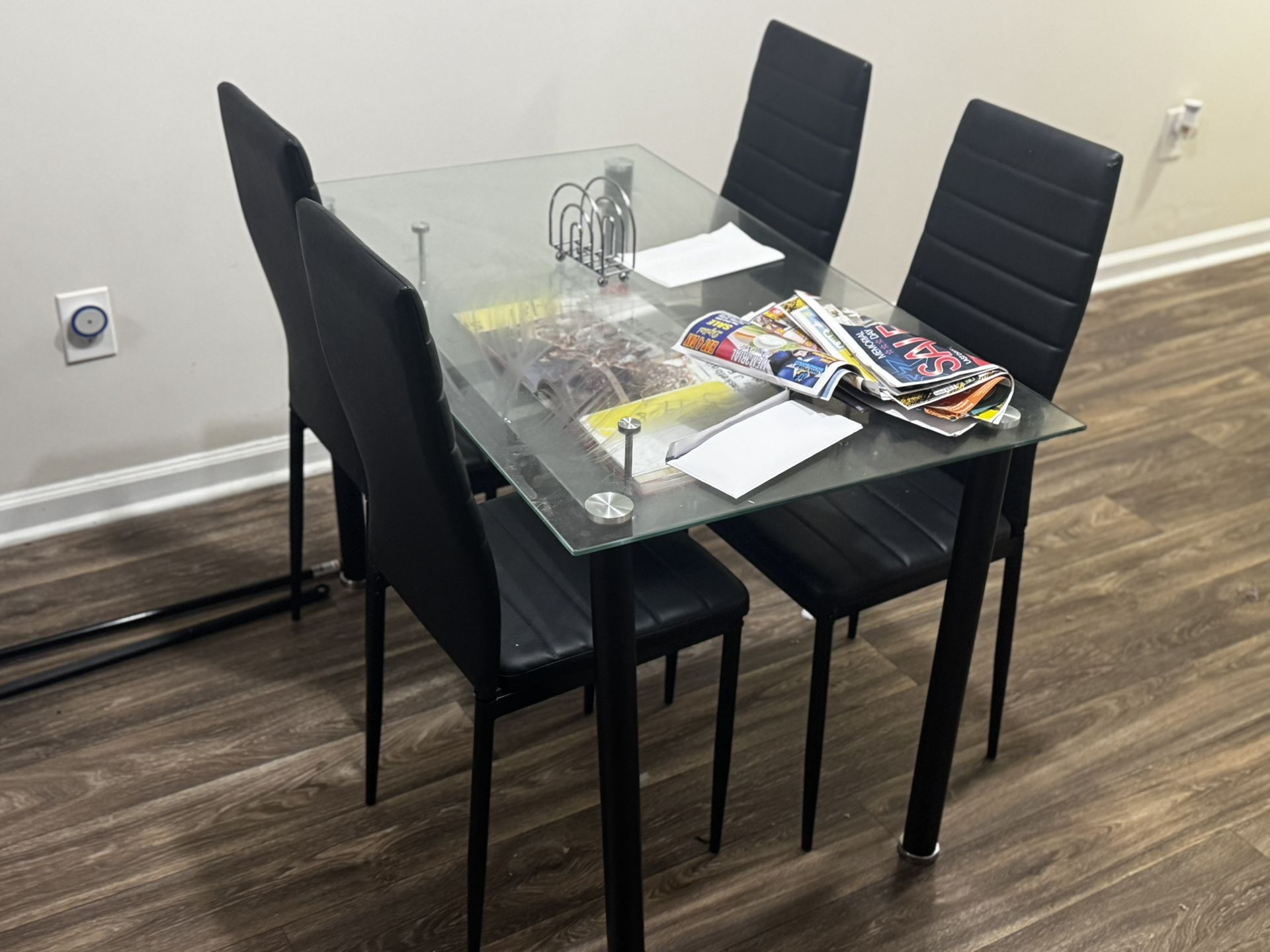 DINING TABLE WITH 4 Chairs