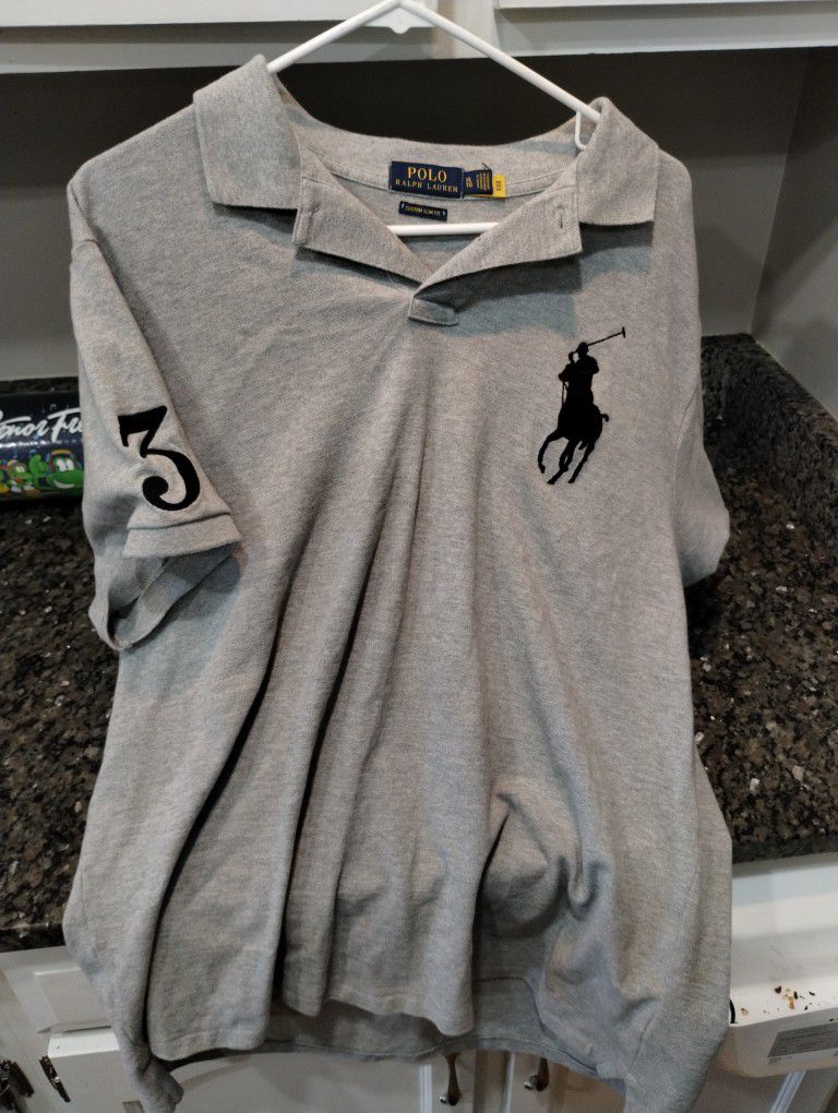Polo Ralph Lauren shirt: men XL custom slim fit
Excellent shape. Worn twice. Rugby style. Grey