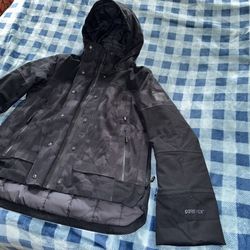 Women’s Medium North Face Goretex Cropped Jacket