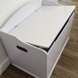 White Chest, Baul Blanco