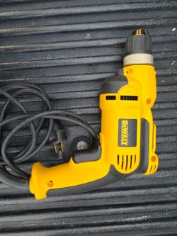 Dealt 3/8 electric drill