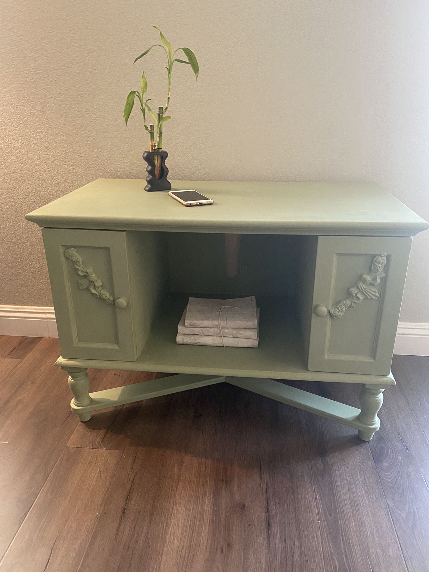 TV Stand/Lamp Table