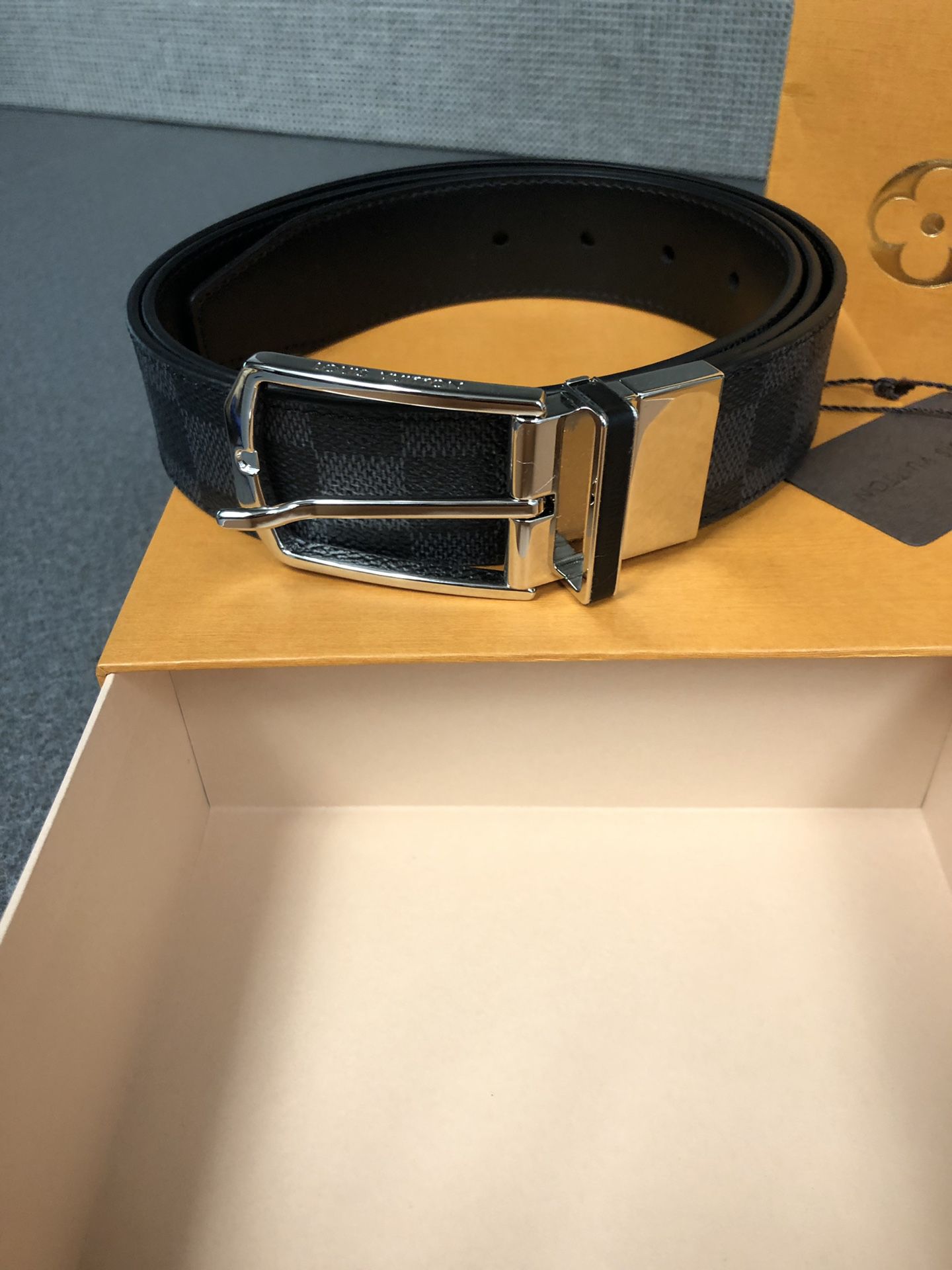 Louis Vuitton Slender 35mm reversible. Graphite. Authentic M9074Q for Sale  in Bedford, OH - OfferUp