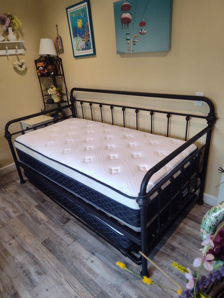 Twin Bed / Queen Bed / Double Twin With Both Mattresses 