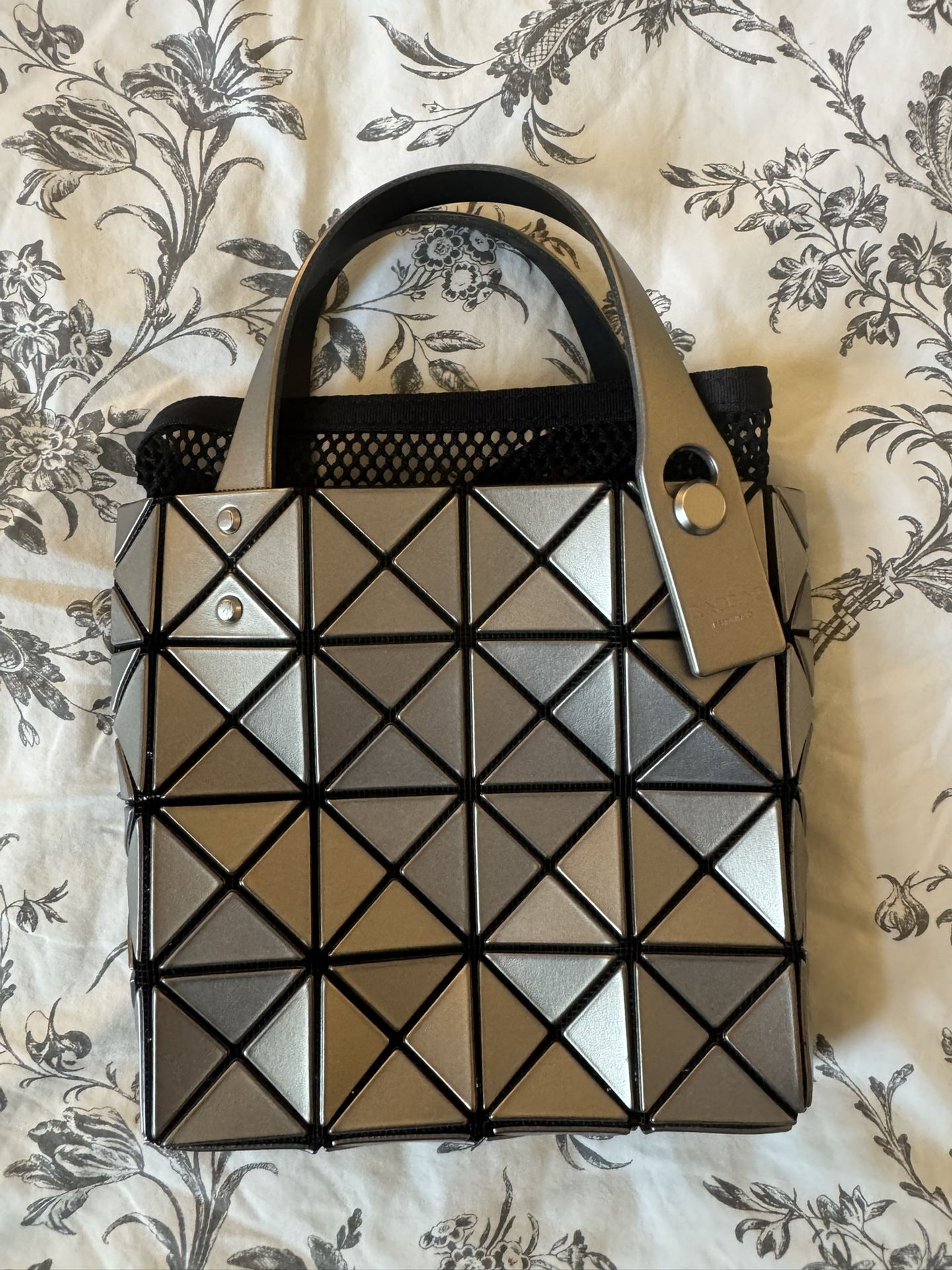 ISSEY MIYAKE Silver Lucent Boxy Mini Tote Bag – Lightly Used