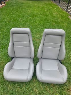 Universal Racing Bucket Seats