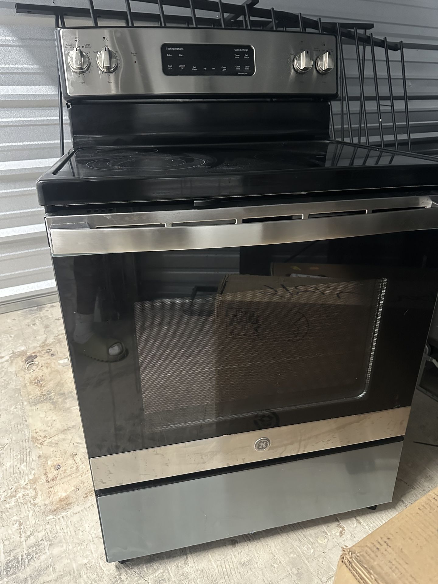 GE Stainless Steel Electric Range – Excellent Condition!