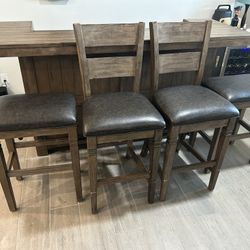 Wood Bar With Stools 