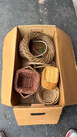 Lot of Wicker Baskets and Woven Wreath