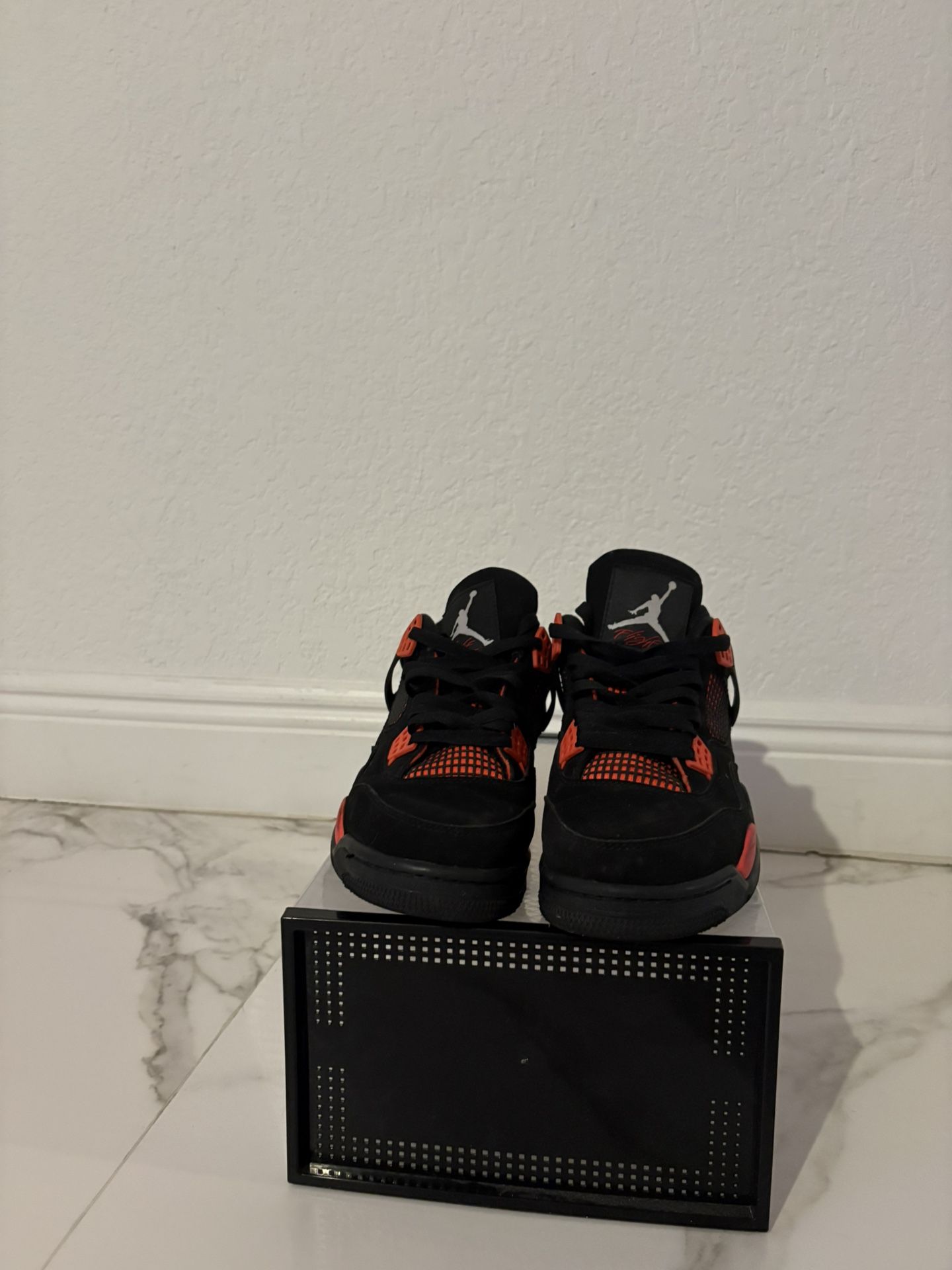 Air Jordan 12 Retro – Black / Infrared 🔥 size (8.5)