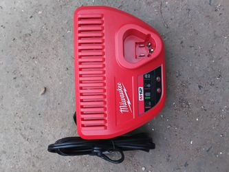 Cargador  Milwaukee