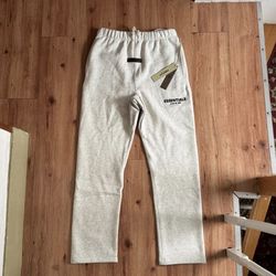 Essential • Sweatpants