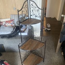 Corner shelf