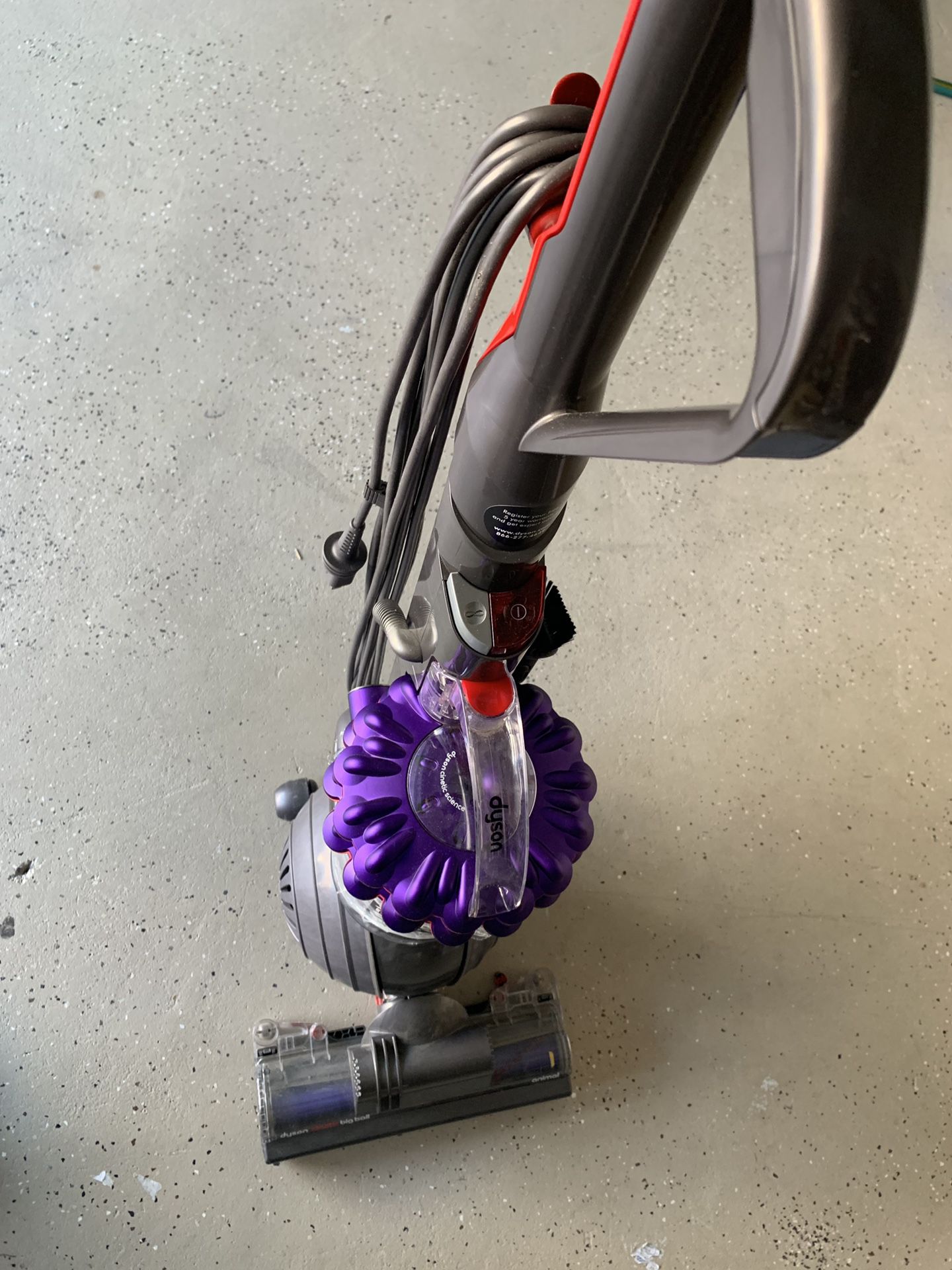 Dyson cinetic big ball animal upright vacuum cleaner never used demo unit at store