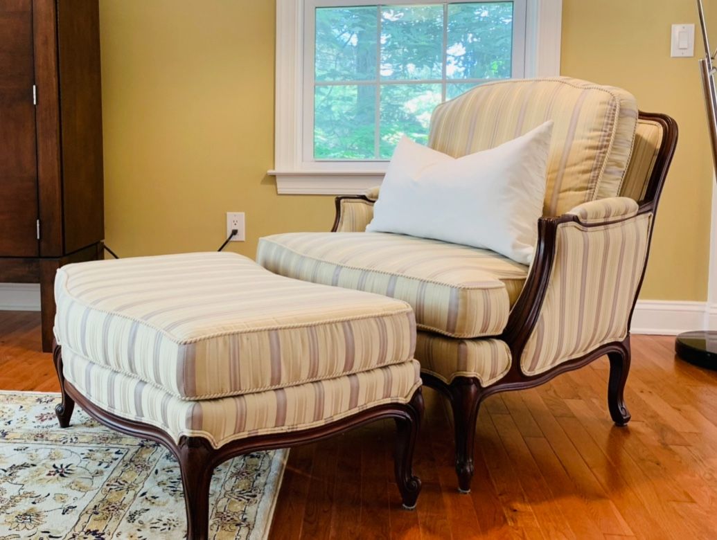 Ethan Allen Arm Chair With Ottoman 