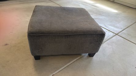 LIKE NEW BEAUTIFUL SUPER NICE AND CLEAN GRAY OTTOMON