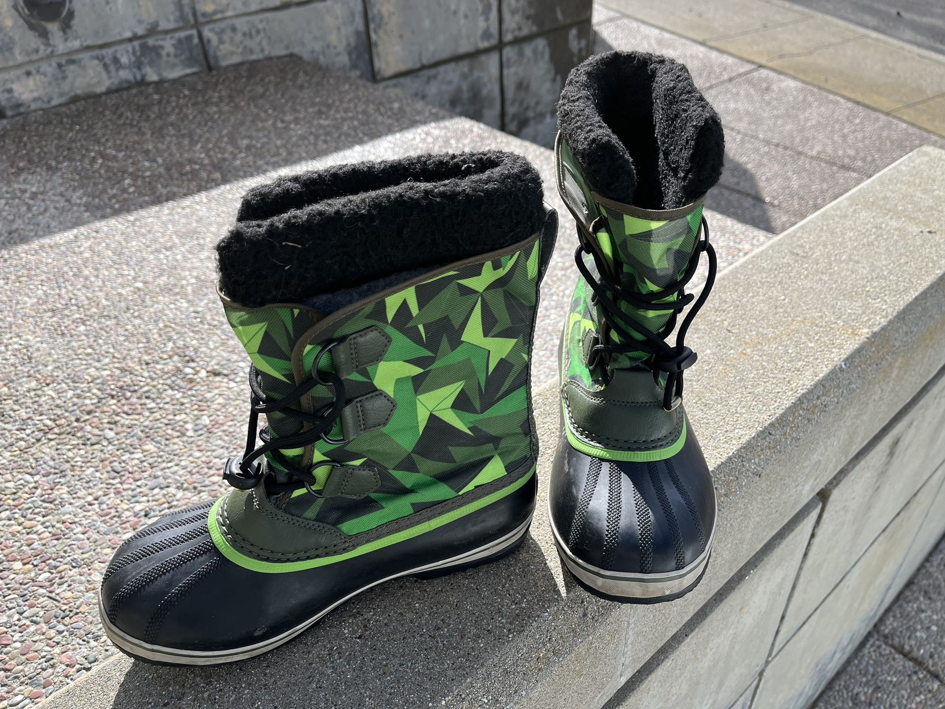 Sorel Snow Boots size 6