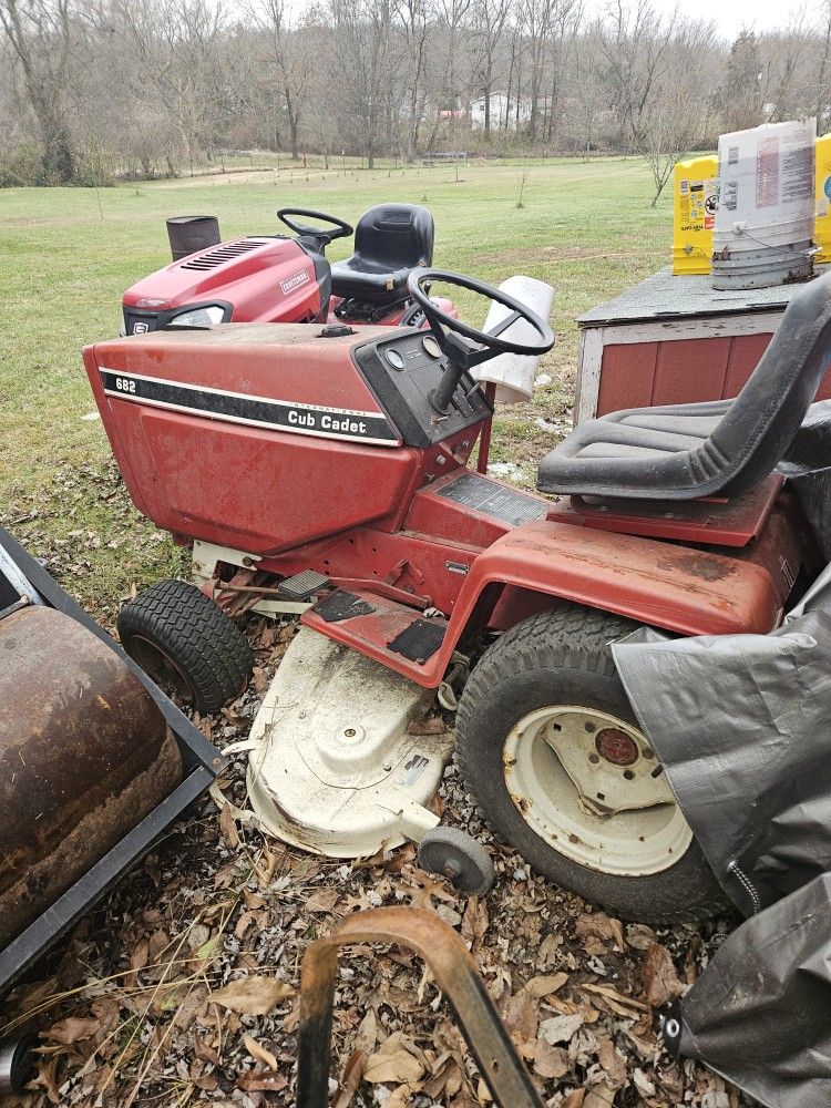 Cub cadet 682 42inch riding mower/tractor