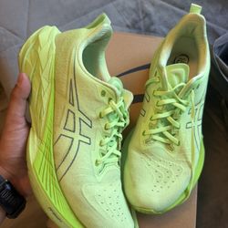ASICS Novablast 4 Size 11