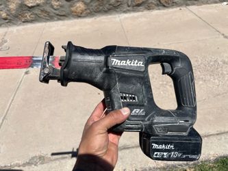 Saw saw and drill 2 Battery’s one charger