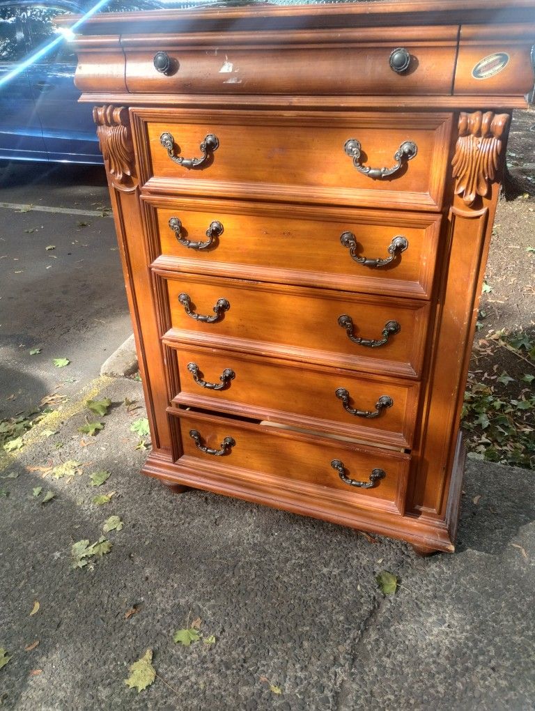 Dresser