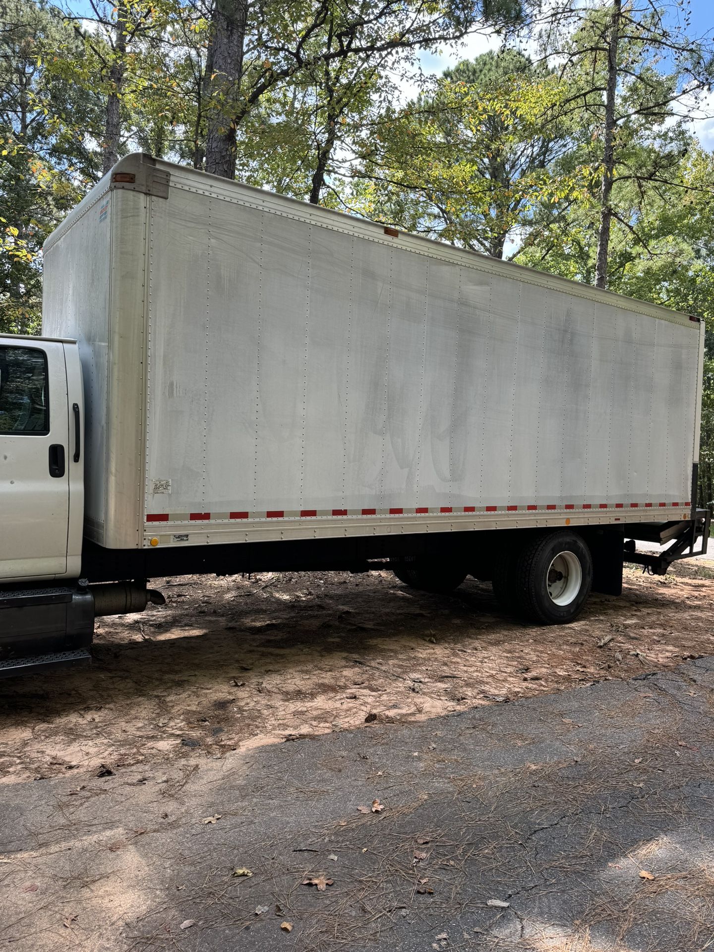 2003 Box TRUCK 9057V03