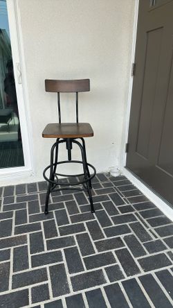 Adjustable Barstool 