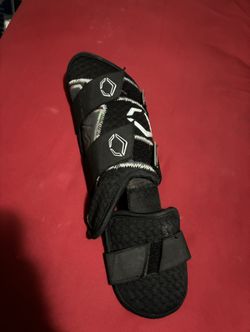 BATTER'S LEG GUARD
