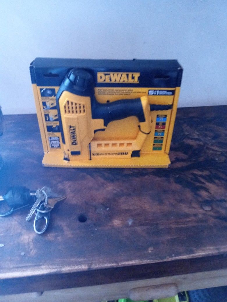 DeWalt Multi Tacker 5in1 Electric Stapler