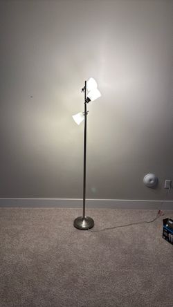 Floor lamp 5.5 ft heavy duty 3 bulbs