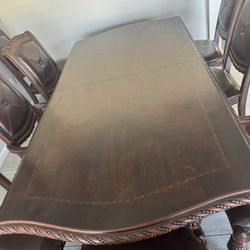 DINING TABLE (great Condition ) 