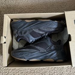 Adidas Yeezy Boost 700 Utility Black Size 7