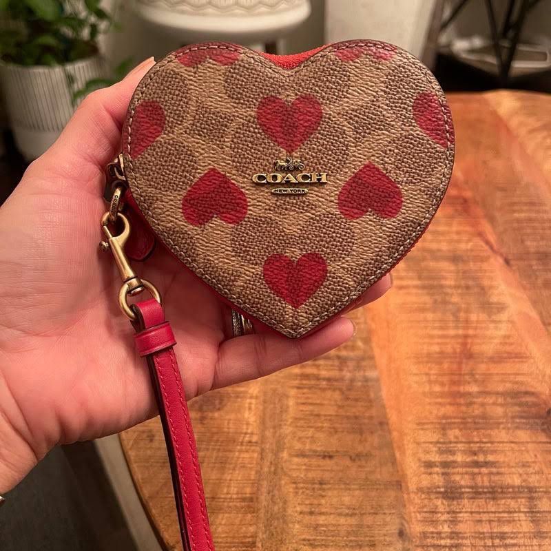 Coach Heart Coin Purse for Sale in Houston, TX - OfferUp