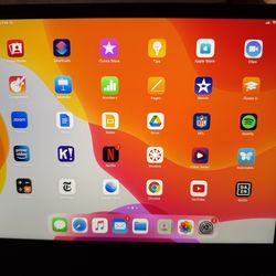 Good used IPad 7th gen 10.2 inch screen Unlocked WiFi/Cellular in gray 32gb $169 firm